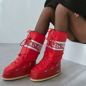 🎈Moon Boot Red Boots, Size 39/41 (Unisex)
